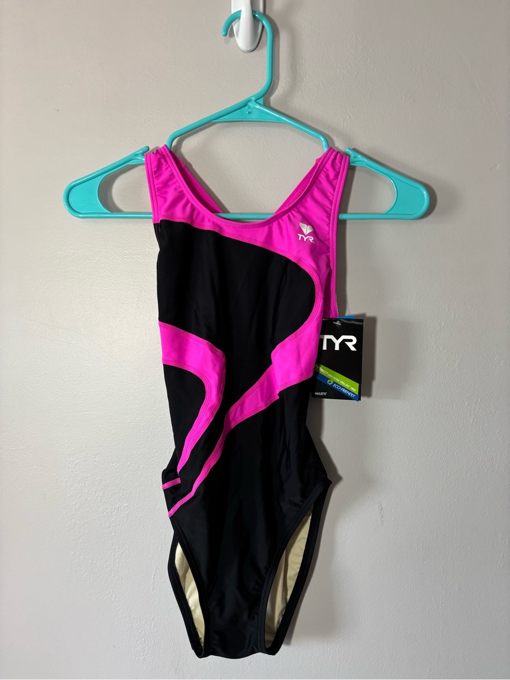 NWTl. Size 30/xs/0/2. Women's Alliance T-Splice Maxfit Swimsuit. Hot pink/black.